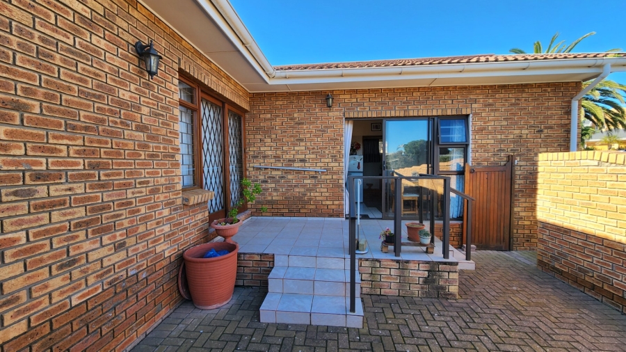 4 Bedroom Property for Sale in Bayview Western Cape